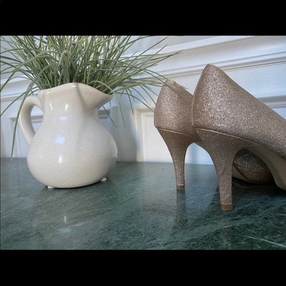 Gold Heels - Picture 2 of 5